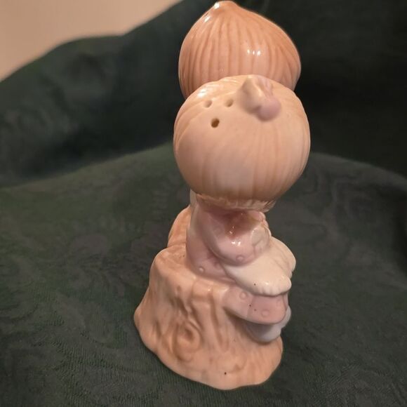 1993 Precious Monents Boy Girl on Stump Salt Pepper Shakers 4 in tall - Picture 4 of 8